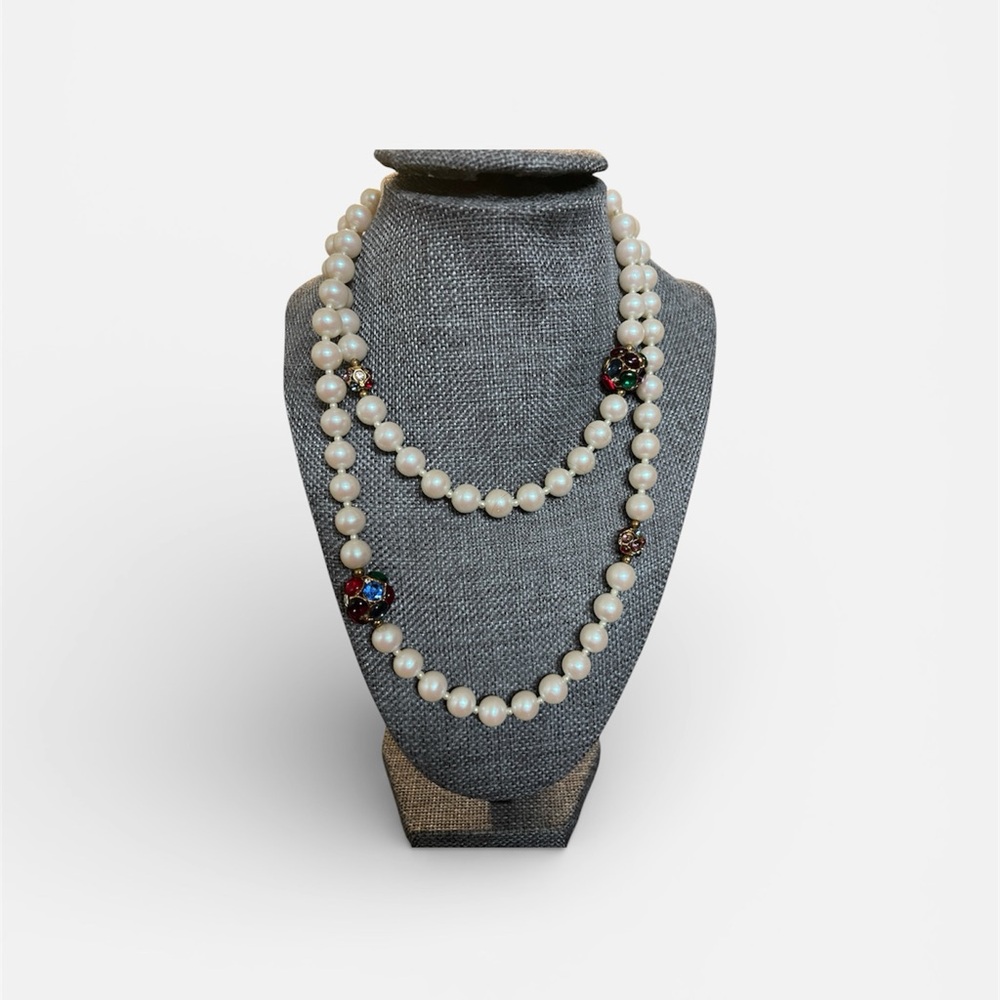 Vintage Elegant Pearl Necklace with Colorful Accents